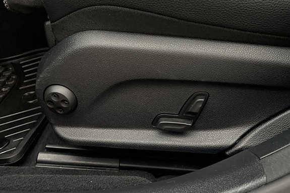 Mercedes-Benz E200 10 of 30