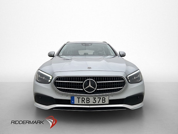 Mercedes-Benz E200 2 of 5