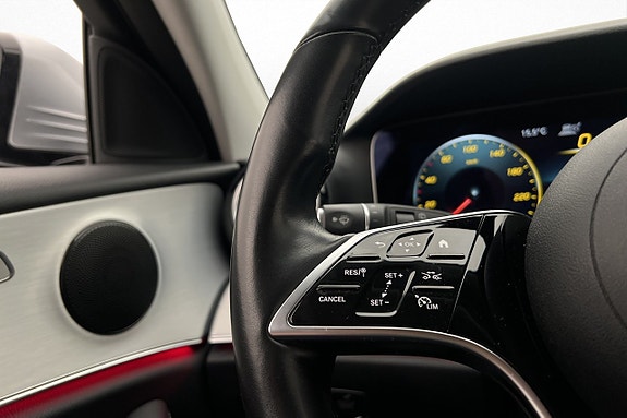 Mercedes-Benz E200 12 of 30