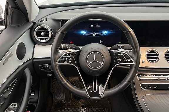 Mercedes-Benz E200 11 of 30