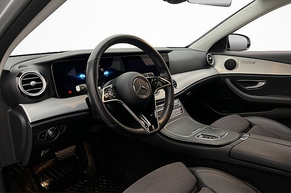 Mercedes-Benz E200 9 of 30
