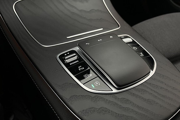 Mercedes-Benz E200 27 of 30