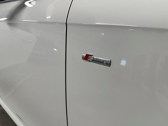 Audi A4 5 of 17