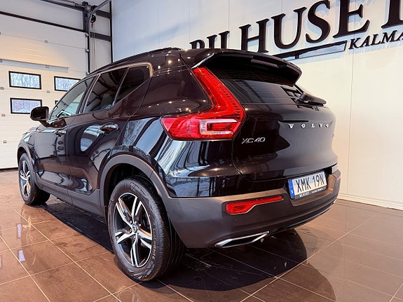 Volvo XC40 2 of 5