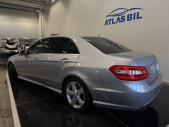 Mercedes-Benz E220 4 of 5