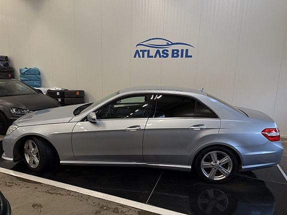 Mercedes-Benz E220 3 of 5