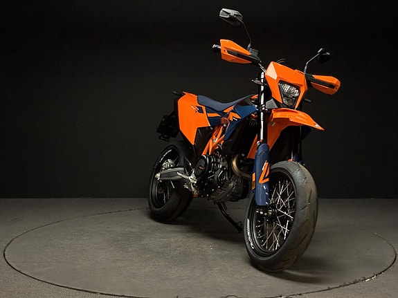 KTM 690 SMC R 3 of 5