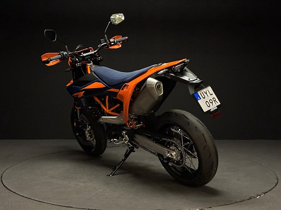 KTM 690 SMC R 5 of 5