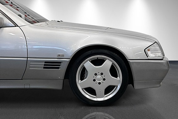 Mercedes-Benz SL320 12 of 20