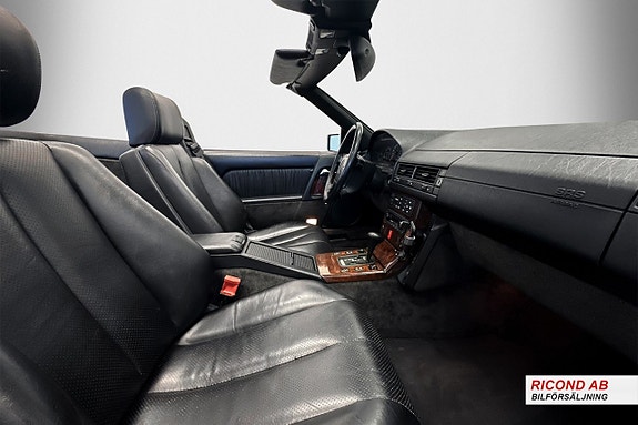 Mercedes-Benz SL320 13 of 20