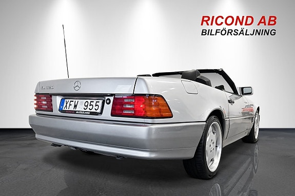 Mercedes-Benz SL320 10 of 20