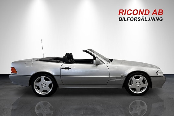 Mercedes-Benz SL320 2 of 5