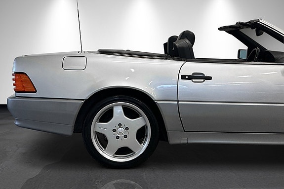 Mercedes-Benz SL320 11 of 20