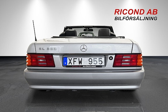 Mercedes-Benz SL320 4 of 5