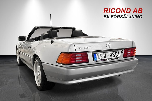 Mercedes-Benz SL320 5 of 5