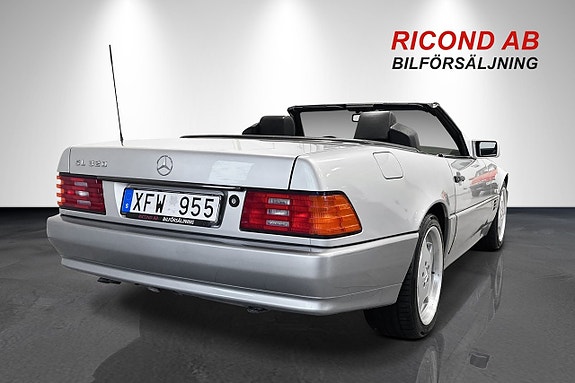 Mercedes-Benz SL320 3 of 5