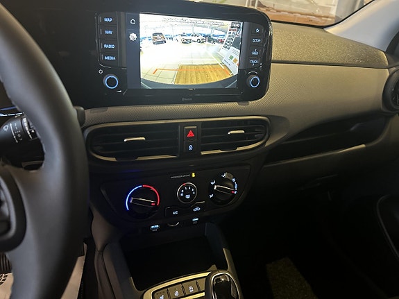 Hyundai i10 7 of 9