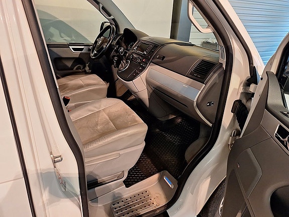 Volkswagen Multivan 16 of 17