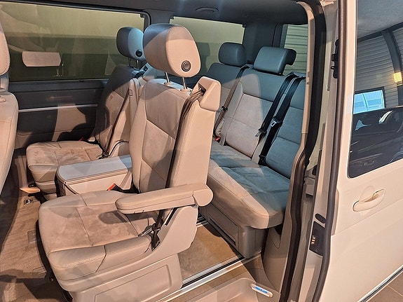 Volkswagen Multivan 15 of 17