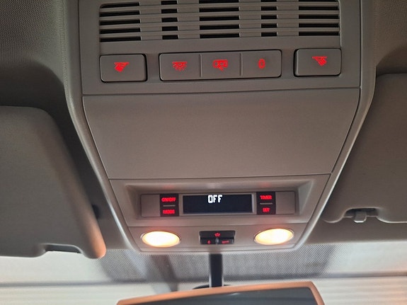 Volkswagen Multivan 13 of 17