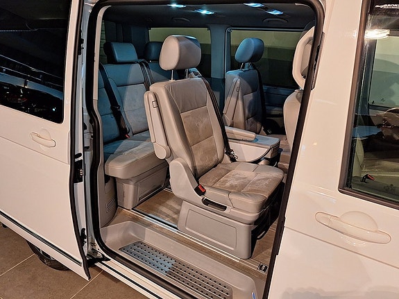 Volkswagen Multivan 17 of 17