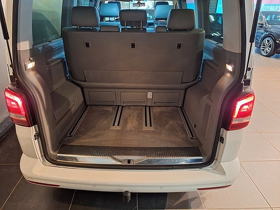 Volkswagen Multivan 14 of 17