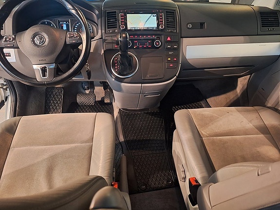 Volkswagen Multivan 6 of 17
