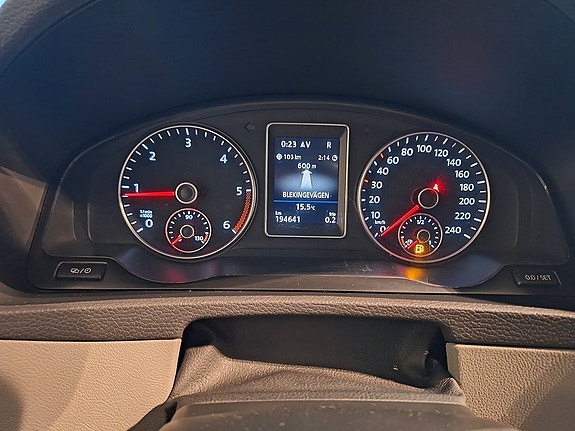 Volkswagen Multivan 12 of 17