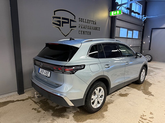 Volkswagen Tiguan 3 of 5