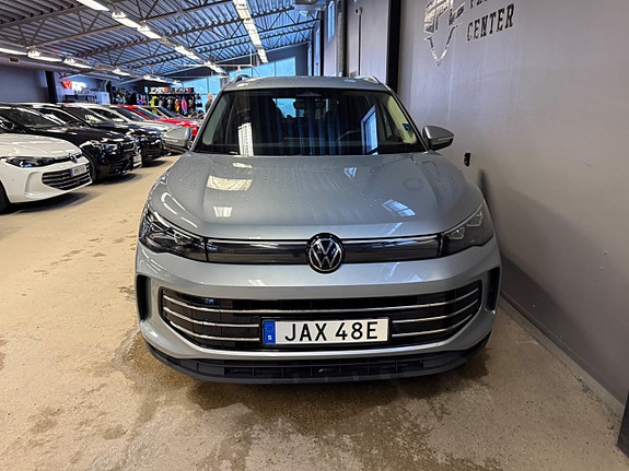 Volkswagen Tiguan 4 of 5