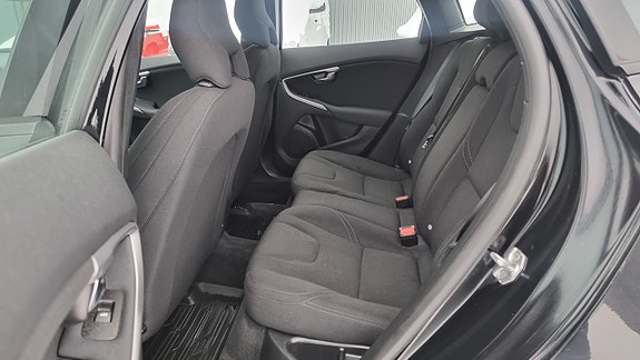Volvo V40 Cross Country 11 of 15