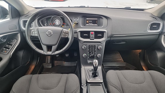 Volvo V40 Cross Country 9 of 15
