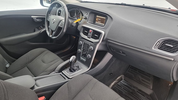 Volvo V40 Cross Country 10 of 15
