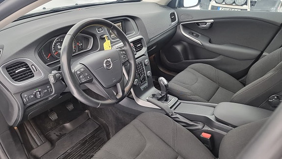 Volvo V40 Cross Country 8 of 15