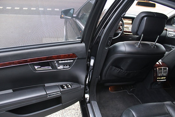 Mercedes-Benz S400 18 of 22