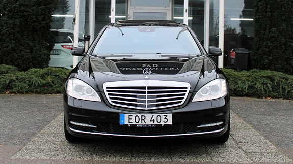 Mercedes-Benz S400 2 of 22