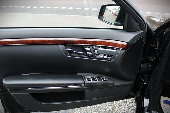 Mercedes-Benz S400 8 of 22