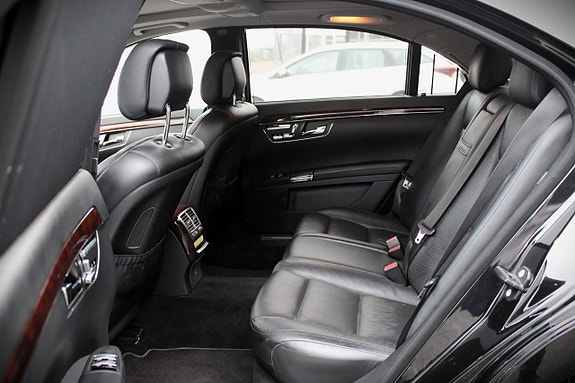 Mercedes-Benz S400 17 of 22