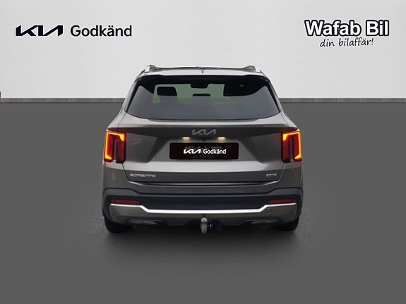 Kia Sorento 5 of 17