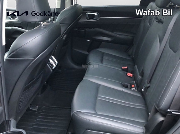 Kia Sorento 9 of 17