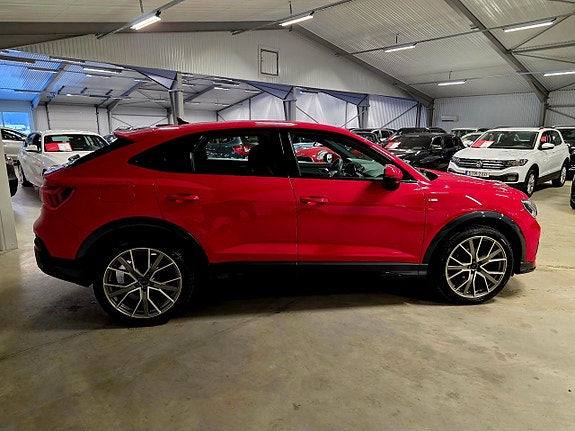 Audi Q3 3 of 5