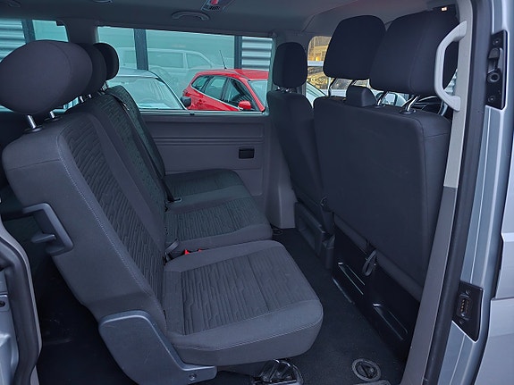 Volkswagen Caravelle 10 of 16