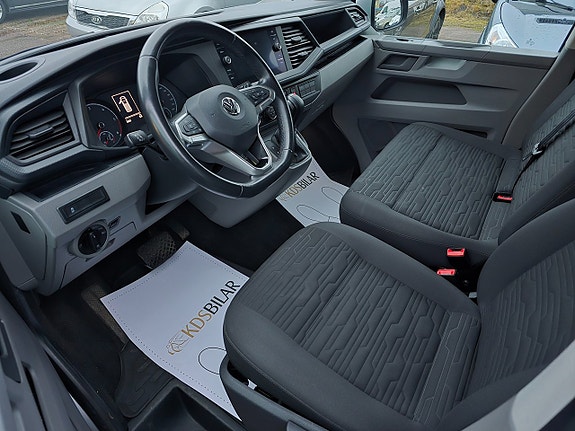 Volkswagen Caravelle 9 of 16