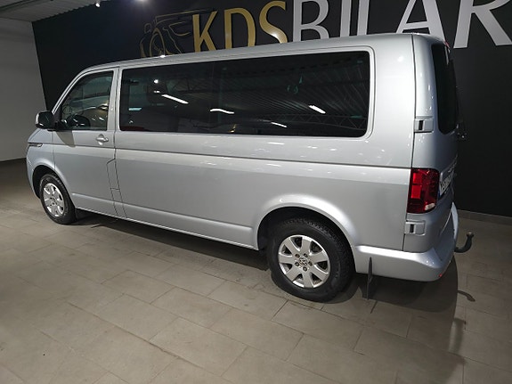 Volkswagen Caravelle 3 of 5