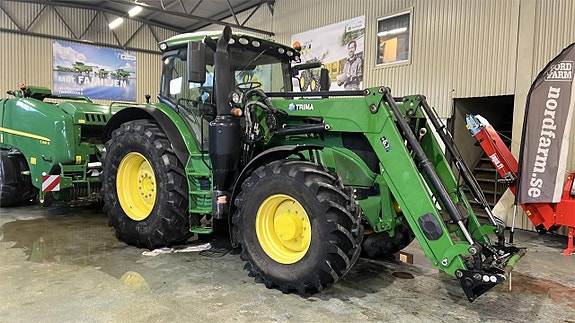 John Deere 6215R AutoPowr med Trima 6.1P-Lastare