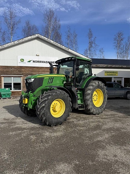 John Deere 6215R  med frontlyft/PTO