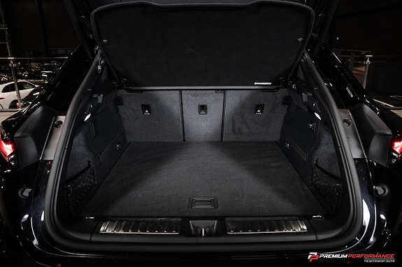 Porsche Macan Turbo 25 of 27