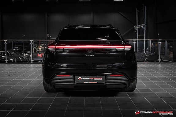 Porsche Macan Turbo 4 of 5