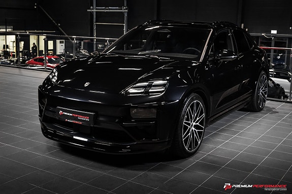 Porsche Macan Turbo 5 of 5