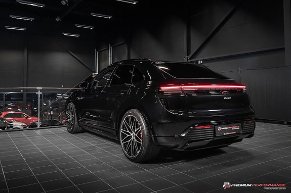 Porsche Macan Turbo 27 of 27